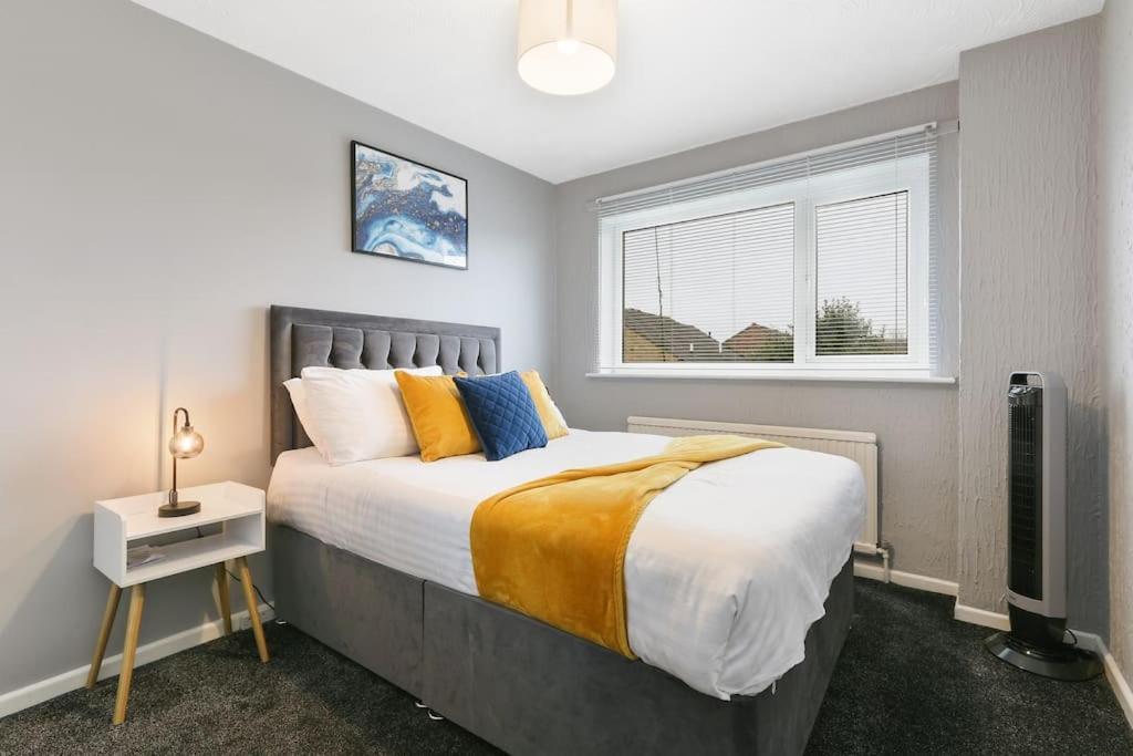 Superb 3 Bed House, Close To Centre , Private Parking On Gated Premise Sheffield