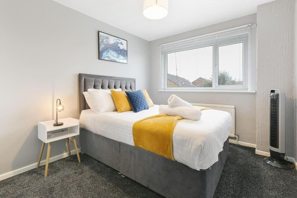 Holiday home Superb 3 Bed House, Close To Centre , Private Parking On Gated Premise Sheffield