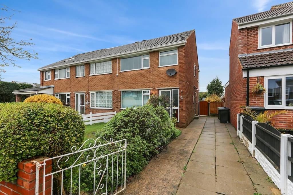 Superb 3 Bed House, Close To Centre , Private Parking On Gated Premise Sheffield