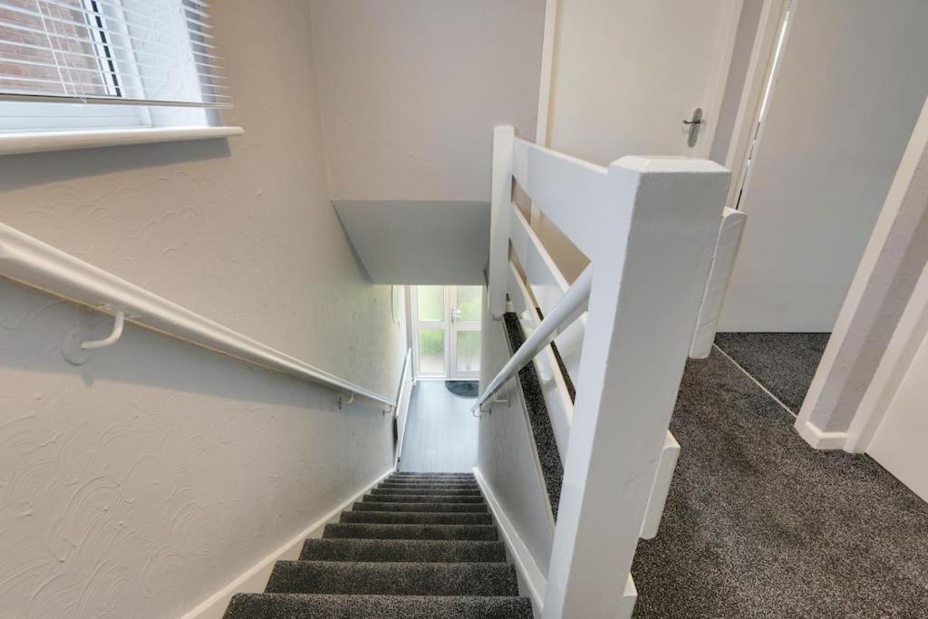 Superb 3 Bed House, Close To Centre , Private Parking On Gated Premise Sheffield