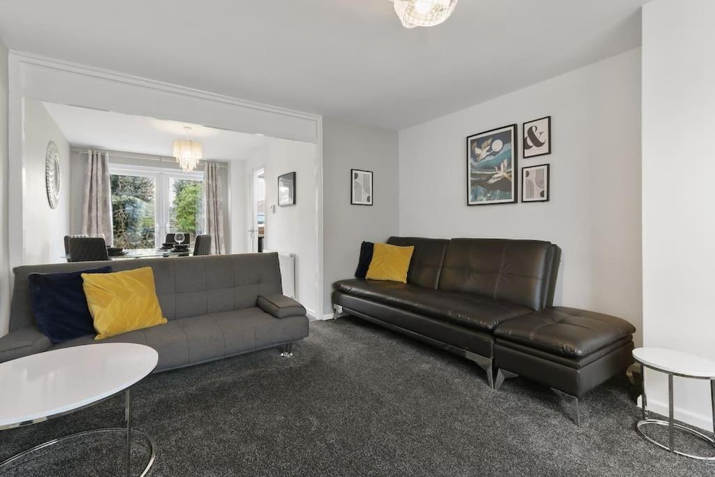 Holiday home Superb 3 Bed House, Close To Centre , Private Parking On Gated Premise