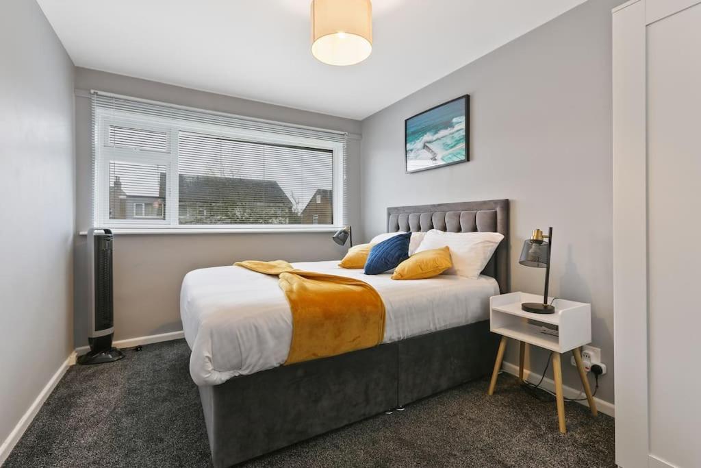 Superb 3 Bed House, Close To Centre , Private Parking On Gated Premise * Sheffield